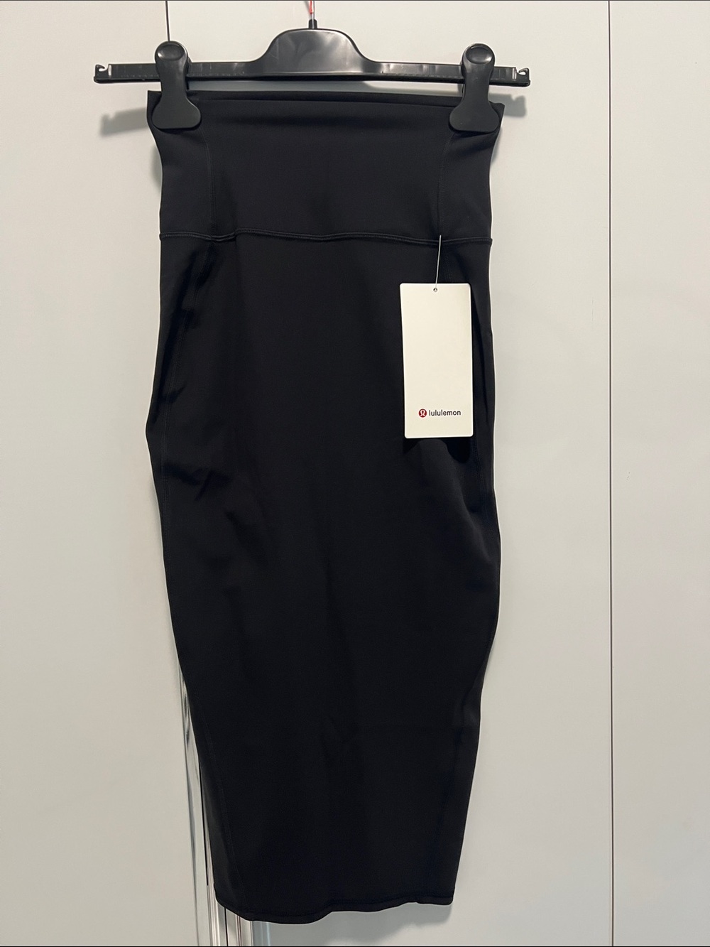 lululemon Nulu Slim-Fit HR skirt sz 2 black